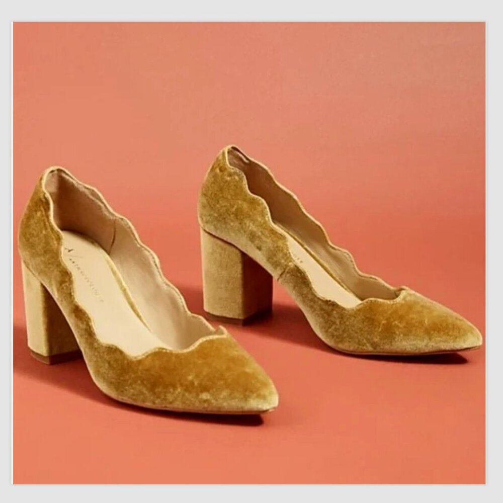 Anthropologie Gold Velvet Scalloped Block Heel Size 7 Pumps Party Shoes
